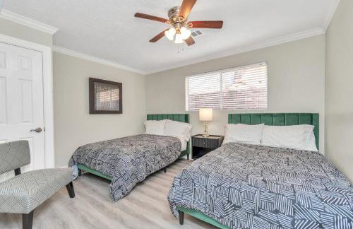 AccessibleGem 3BR Jacuzzi & Air Hockey Sleeps 13 Chinatown - Foto 52