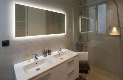 A&M House III - Photo 8