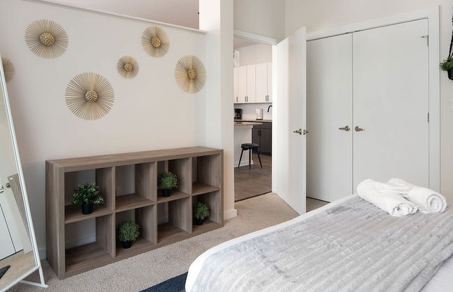 Uptown 1st Ward Corner Unit Superior 2BD Apt - Foto 25