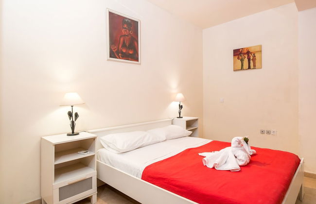 Cozy Family Home Near the Beach - Photo 9