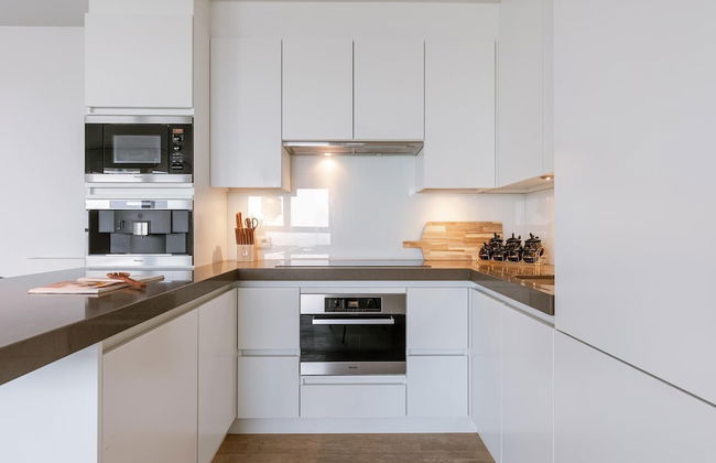 Modern Antwerp Apartment With City Views 2 Bedrooms - Photo 16