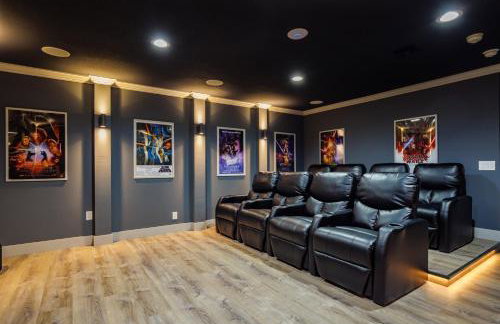 Gorgeous Modern 6BR South Facing Private Pool Hot Tub BBQ Theater 2 Miles Disney - Foto 9