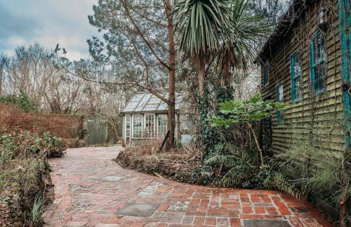 Heron's Perch- A pond-side retreat with cinema room - Photo 73