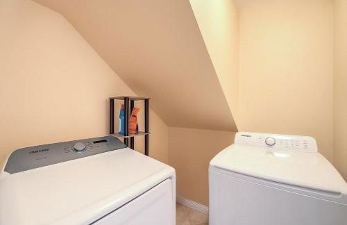 Peaceful Las Vegas Pool Oasis, Pool Table, Hammock - Foto 13