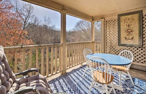 Balcony and Pool Access! Couples Escape in Lake Lure - Foto 17