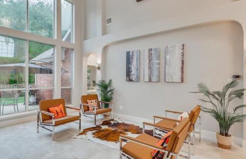 Captivating 6BR 3B Home with Pool & Fire Pit - Foto 7