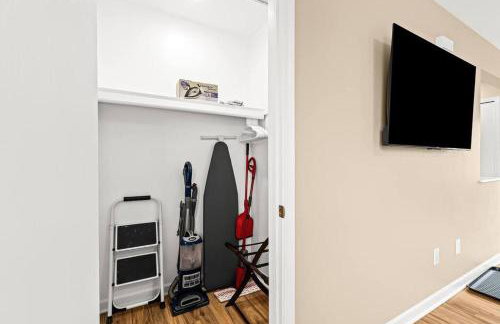 New! Charming Upper Unit in the Heart of Roseville - Foto 23