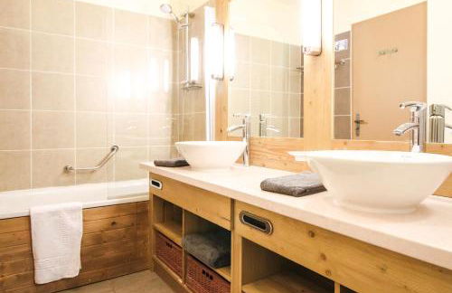 Stunning 3-bedroom apartment with mountain views - Foto 46