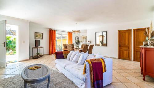 2 Bedroom Amazing Home In Noves - Foto 5