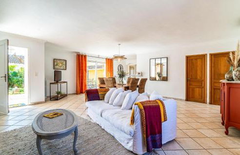 2 Bedroom Amazing Home In Noves - Foto 5