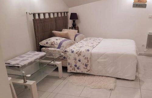 Ravissant studio sous maison, avec parking gratuit - Foto 3