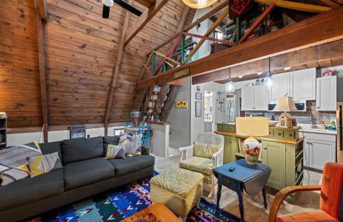 A-Frame with VIEWS - Walk to Downtown and Park - Pets OK - Foto 26