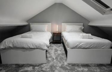 Bright 4BR Home, Outdoor Garden, Easy Parking - Foto 6