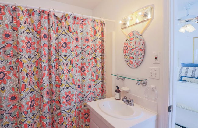 2nd Row Beach Home Ocean Views Old School Vibes - 1 min Walk to Sunny Beach - Foto 51