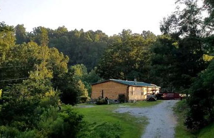 Gorgeous Family-Friendly Cabin with Fire Pit near Huntington, West Virginia - Foto 1