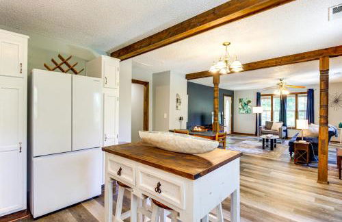 Lake Guntersville Hideaway! Home on Over 2 Acres - Foto 7