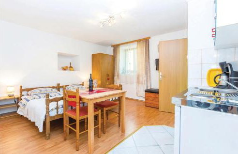 Gorgeous Apartment In Bakar With Wifi - Photo 8