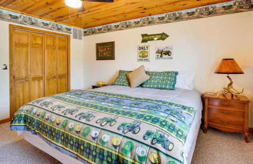 Pet-Friendly Vienna Cabin with Screened-In Porch! - Photo 14