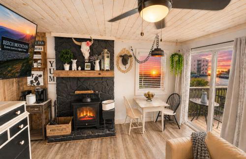 Resort- Indoor Pool, Hottub, Sauna, Gameroom - Cozy Studio-Near Slopes and Oz - Foto 3