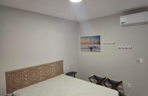 Quase beira mar, casa muito nova com 5 suítes, vista mar, piscina grande, cozinha completa, 4 vagas e perto de mercado, restaurantes e bares - CLIQUE E VEJA AS FOTOS - Foto 13