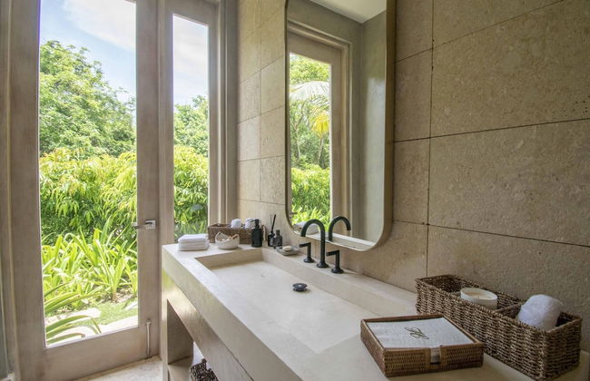 Stylish Fully-staffed Villa Near Beach and Lagoons in Exclusive Golf Resort - Photo 6