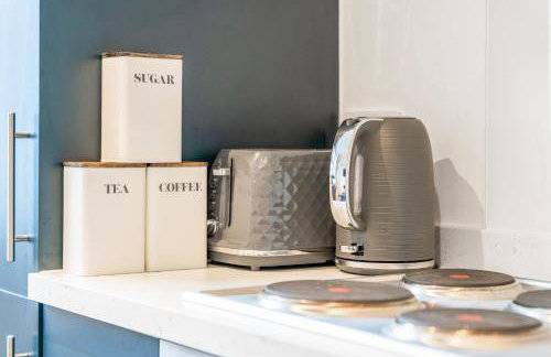 Central 2 Bedroom Apartment with Free Parking Sleeps 8 & Walk to City Centre & Arena - Foto 41