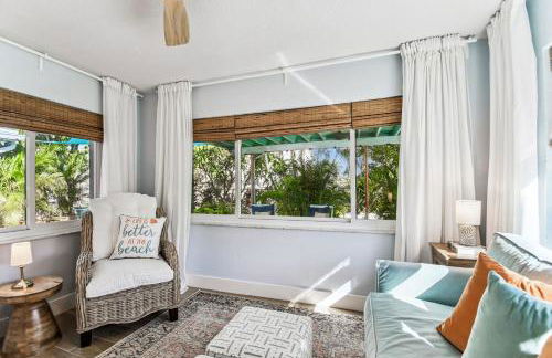 Luxury Home with Hot Tub & Outdoor Oasis blocks from the Beach - Foto 39