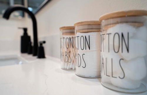 Spacious Modern Retreat w Game Room and Yard - Foto 8