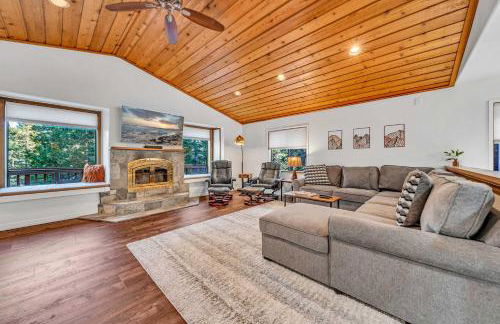 Tahoe Retreat with Decks and Separate Studio - Foto 1