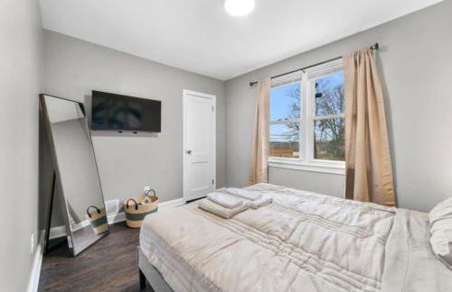 Two Dulles homes 1 price sleeps 16 w-EV parking - Foto 47