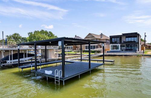 Lakefront Stay for 16 with Pool Dock & Game Room - Foto 52