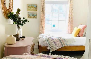 The Yellow cottage on the hill. - Foto 16