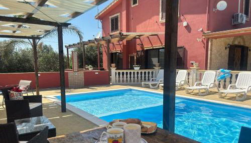 Villa Radiosa In Sicily with private fenced pool, Please read, leggete, HOST INFO for correct cost - Foto 4, sunbed