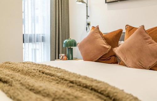 Modern 3-Bedroom Apartment near Kings Cross & Coal Drops - Photo 45