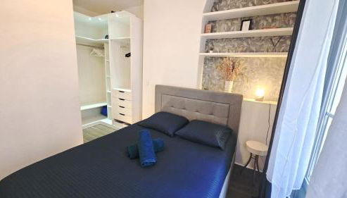 APPARTEMENT TOUT NEUF QUARTIER TOUR EIFFEL, INVALIDES et TROCADERO - Foto 3, towels, wardrobe