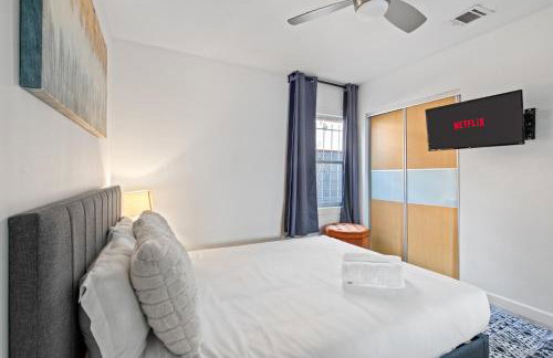 Modern Oasis with Pool & Jacuzzi near Universal Studios - Foto 11