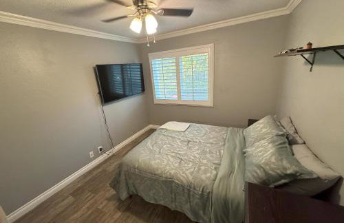 Riverside Views & Pool Retreat - Foto 60