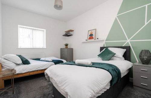 Huge Apartment - 8 Beds - Free Parking - Long Stays! - Foto 43