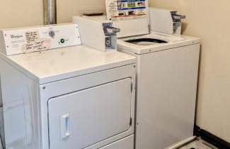 Spacious Downtown 2-bdrm Apartment - Photo 41