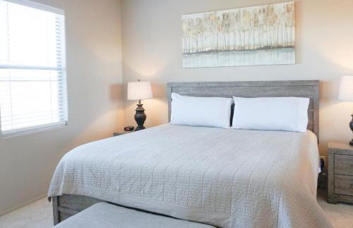 Mountain-view condo with incredible sunset views, pool, hot tub & grill - Foto 17