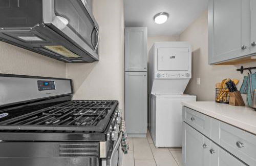 Stylish 1BR Home with Parking Near Zoo & Downtown - Foto 12