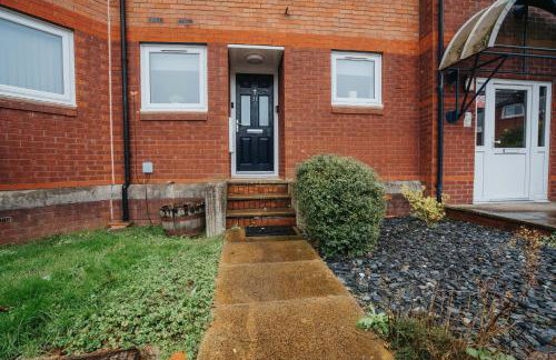 Cozy Waterfront Apartment - Free Parking & Wi-Fi - Photo 11