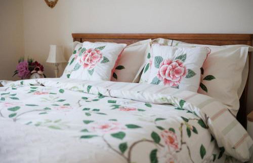 Saintfield Centre - Sleeps 8 - Garage & patio - Foto 26