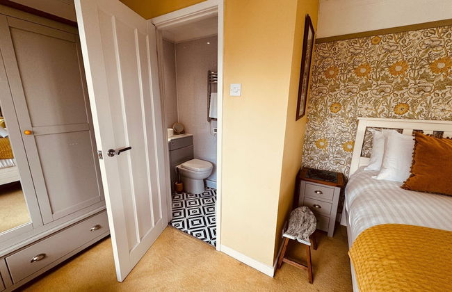 Luxury Adult-only 2-bedroom Bungalow With Hot Tub - Foto 23