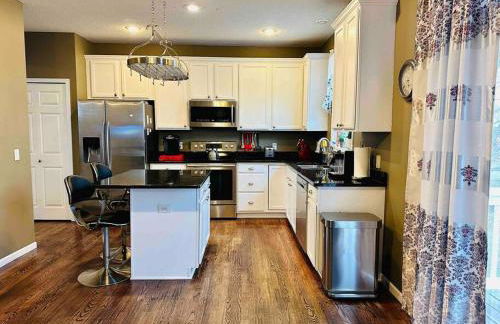 The Falmouth Villa with Peloton Bike - Foto 18