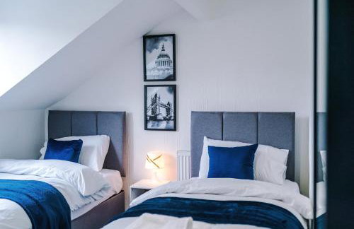 Spacious 5 bedroom house near Leeds City Centre sleeps 12 suits contractors with free parking - Foto 60