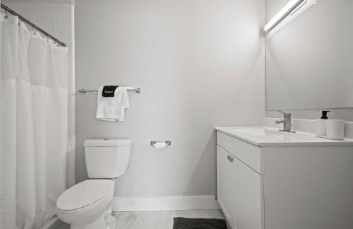 Stylish & Modern Unit Prime Location & Comfort - Foto 18