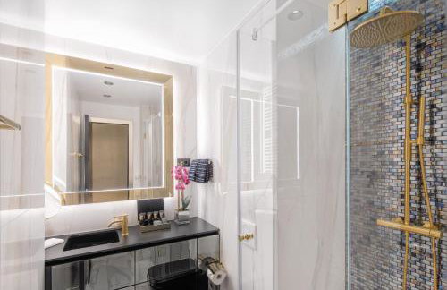 Posh Residence Luxury Suites - Photo 4