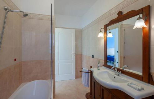 Lovely Apartment In San Costanzo - Foto 16