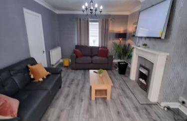 Comfy stays, Rotherham for contractors & Families, spacious, conservatory, free parking, wifi, 3BDR - Foto 55